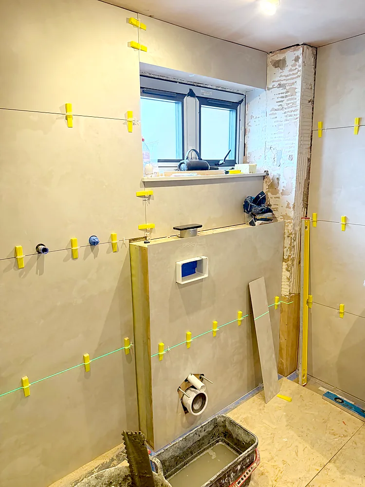 Bathroom large format tiling levelling clips